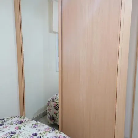 Piso A 50m De La Playa Con Terraza Y 2 Hab *