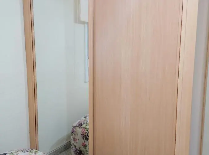 Piso A 50m De La Playa Con Terraza Y 2 Hab *